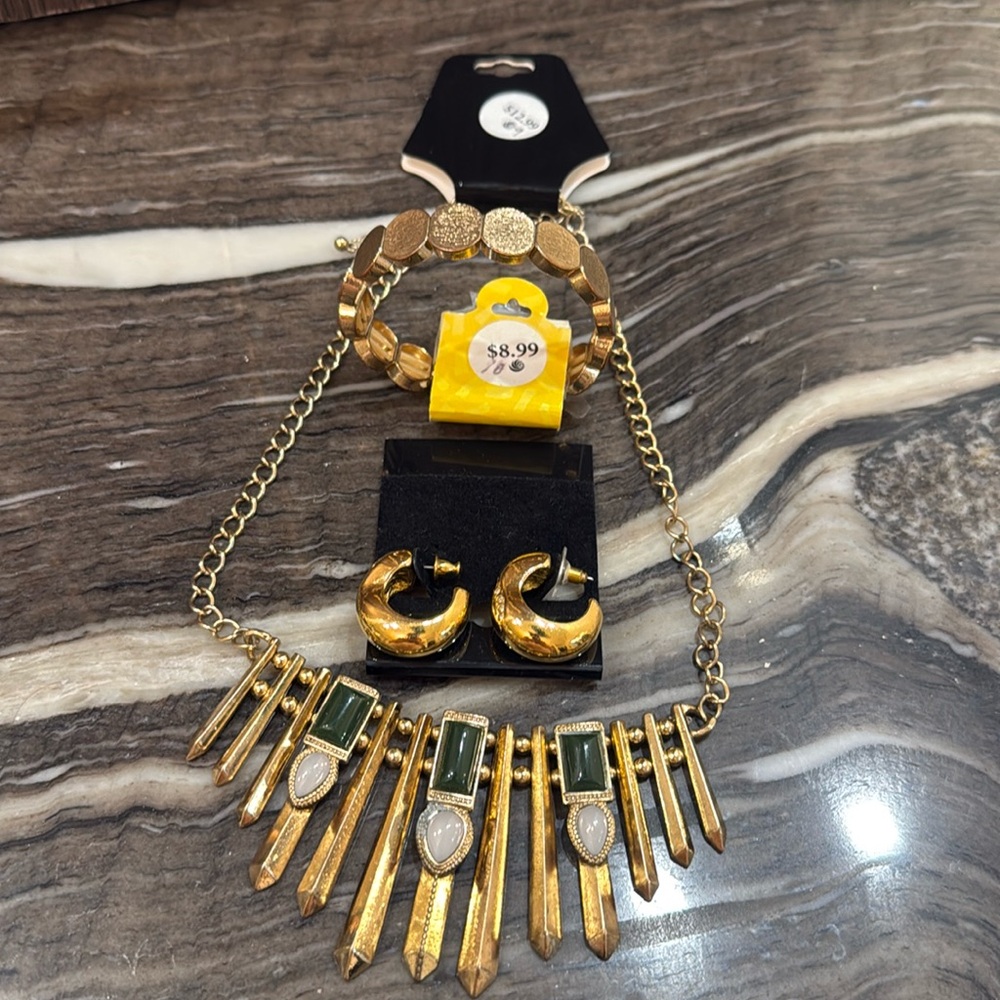Set ( necklace, earrings and bracelet) New
